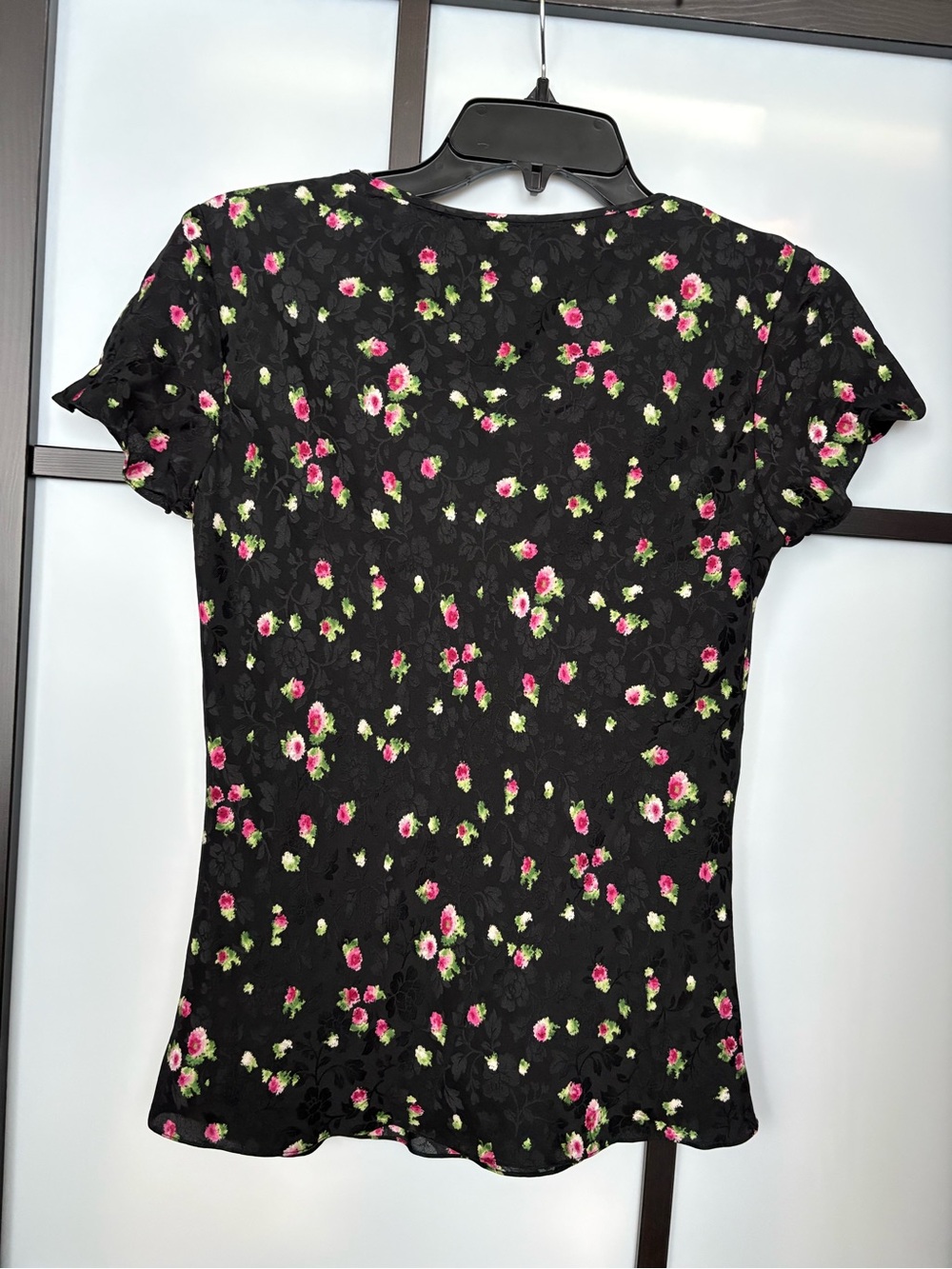 Jones New York 100% Silk Black Floral Scoop Neck Blouse Size 6 - Picture 5 of 13